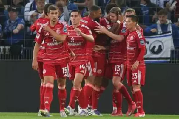 日本人も所属…独名門が特別ユニ発表　”ライン川”モチーフの1着に「街並みに欠かせない存在」