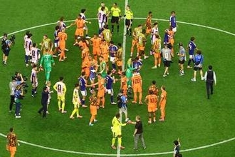 日本代表の感動シーン「泣けてきます」　激闘の裏で…温かい抱擁「ステキです」