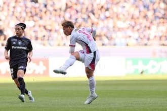 まるでフォーク、急激に落ちるFKが「完璧すぎる」　ファンも衝撃「あんたJ2壊すんか」