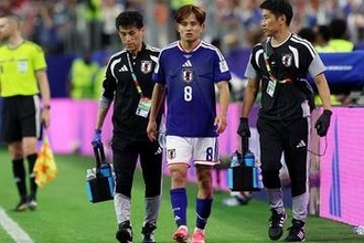 久保建英が“4時間半”リハビリ実施　チュニジア戦は欠場決定…左足を引きずる