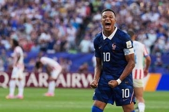 エムバペ殴打は「もう日常です」　パラグアイ芸人が暴露…ロッカーで「腕いけるよって」