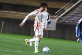 日本に現れた”稀有な存在”「何を言われようと」　相手も驚愕…18歳逸材FWが貫く「何も始まらない」