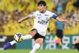 広島新加入FWが「エグい」　好連係から華麗な”ヒールアシスト”が話題「めちゃくちゃ上手い」