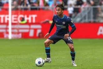 佐野航大の得点起点プレー「滅多に見られない」　元オランダ代表も絶賛したパスは「今週末のベストだ」