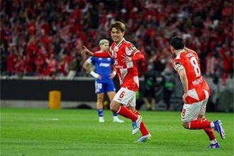 25歳日本人は「メッシレベル」　国内外で話題…衝撃の個人技弾が「ちょっとレベル違いすぎる」