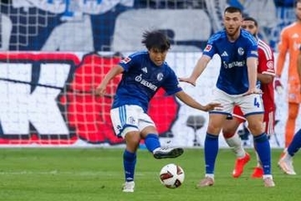 シャルケの24歳日本人は「新たなダイナモ」　王者相手に躍動…現地高評価「期待を抱かせる」