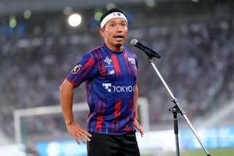 長友佑都が「本当は美声」　“全力”の歌声を披露…意外な一面に「ウルフルズみたい」