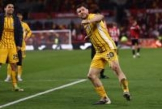 足裏に刻まれた”654”「歴史を感じる」　プレミアで偉大な新記録…鉄人40歳の「物語そのもの」