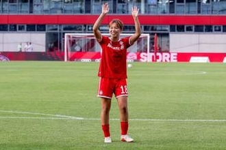 バイエルンの21歳日本人は「ゴラッソマシーン」　45m超の衝撃弾に拍手喝采「夢のよう」