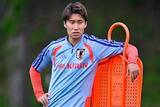 「南野拓実は「みんなの兄貴的な存在」　雰囲気激変…鎌田大地「いるだけで明るくなる」」の画像1