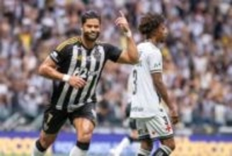 39歳“超人”が放った無回転FKが「エグい！」　20年前にJで無双…SNS驚愕「子供の頃見てた」