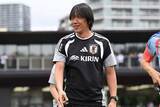 「俊輔コーチが見せた技ありパス「現役で出てくれ」　吉田麻也を手玉…堂安律も思わず「うますぎ！」」の画像1
