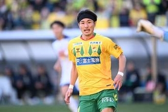開幕直前に電撃移籍「サイドバックいない」　急遽3バック変更…2日前に「何であれやろう」