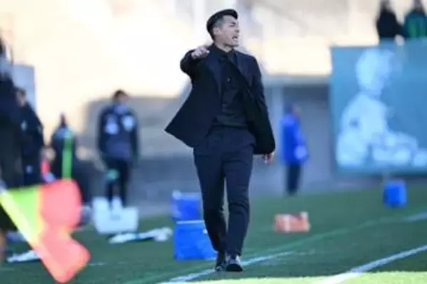 槙野監督が相手をかく乱か「これありなの？」　指揮官の“服装”が話題「ルール化されそう」