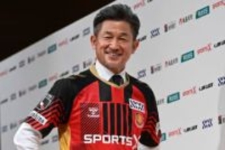 選手の食事会に「カズがいる！」　元代表守護神も…豪華集結が話題「すごすぎる」「微笑ましい」