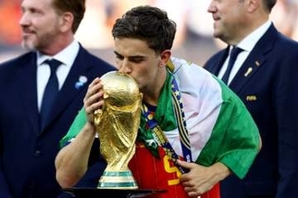 スペイン22歳、公約実行で「なんでも似合う」…大胆イメチェンで「ジャスティンビーバーか」