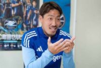 値札見ずコート購入「マジか」…100万円も「買います」　Jリーガー3人“プレミア現地観戦”