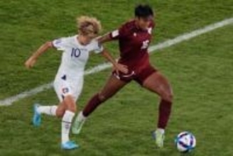 女子と思えぬ…伸び上がるFKに反響　クロスバー直撃→落下「大会ベストゴールの1つ」