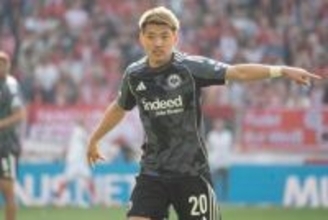 新天地移籍→主力として躍動　日本人MF、独年間ベスト11候補に選出「輝きを放ち続けている」