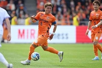清水にアクシデント　宇野禅斗が前半に負傷交代…足裏タックル受け担架でピッチを後に