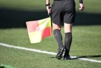 Jリーグ主審が「最高な審判！」　選手への気遣いに称賛の声「誰かグリーンカード持ってきて」