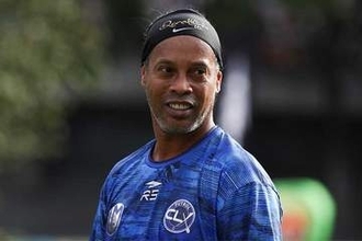 46歳ロナウジーニョが「帰ってきた！」 伊3部での“現役復帰”を英報道「株主でもある」
