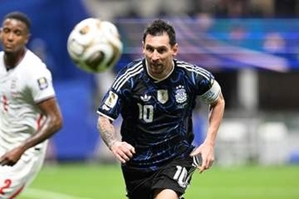 メッシへ強烈タックル→「乱闘に発展した」　一色触発プレーに現地注目「両チーム選手の怒りが爆発」