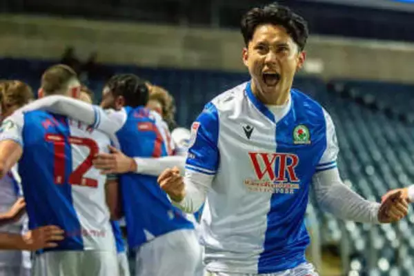 日本人に英最高評価「7」…高速クロスで「お膳立て」　28歳が「ほとんどの好プレーに関与」