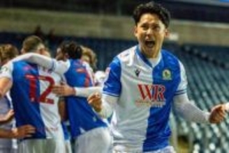 日本人に英最高評価「7」…高速クロスで「お膳立て」　28歳が「ほとんどの好プレーに関与」