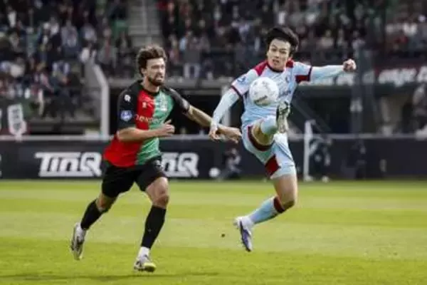 日本代表FWは「ロナウドかよ」　驚愕の跳躍力…今季23G目が「もう異次元」「ワールドクラス」