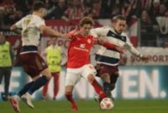 日本人がブンデス1位「バケモン」　驚異の「270.1」…デュエルも2位の衝撃「人間離れ」