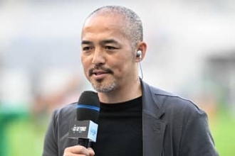 小野伸二が欧州レジェンドと再会「アッツ」　欧州名門で共闘歴…往年ファン感嘆「エモすぎる」