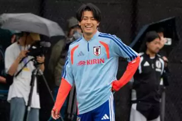 警察姿の中村敬斗「素敵でかっこいい」　久保建英がまさかの”いじり”「ただ自分で考えてください」