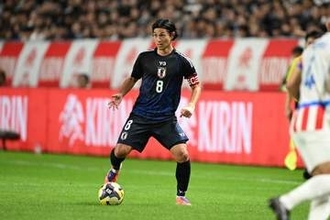 南野拓実がイメチェン「さらにクール」　“メンター”役で合流…サポートする近影が「カッコ良すぎる」