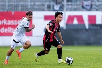 欧州で無視され続けた20歳日本人　監督交代で一変…プレシーズンで存在感「ダイナミズムを備えている」