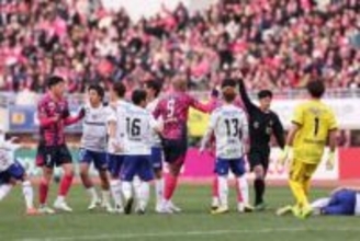 大阪ダービーで一発退場「著しい反則行為」　足裏で危険タックル…2試合の出場停止、罰金処分に