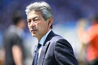 宿敵に屈辱のシーズンダブル「起こってはいけない」　2トップ起用も完敗…長谷部監督「私のミス」