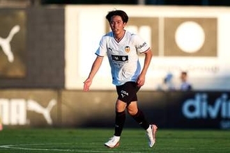 スペインで衝撃の4戦1G3A「最も決定的な選手」　現地大絶賛「スタメンの座を勝ち取った」
