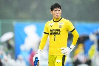 J1期待のルーキーがJ2クラブに加入「強い覚悟を持って」　昨年大学日本一…190センチの大型守護神J2モンテディオ山形は6月22日、J1浦和レッズのGK佐藤瑠星が育成型期限付き移籍で加入すると発表した。今季筑波大から浦和に加入した身長190センチの大型大卒ルーキーは「J1昇格を成し遂げるため強い覚悟を持ってきました」と意気込んだ。