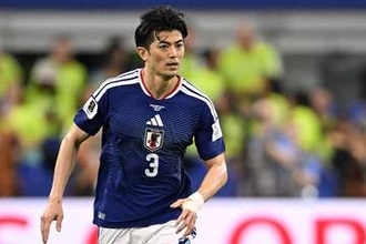 日本代表×プロペラ機「パイロットみたい」　男前なサングラス姿…ファン衝撃「トップガン」
