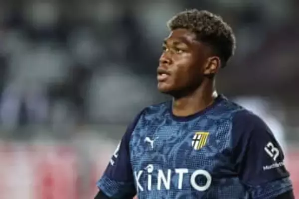 鈴木彩艶の痛恨失点「彼は全てを捧げた」　復帰戦で大敗も…監督は擁護「37箇所も骨折しながらプレー」