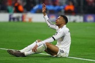 W杯に影響の可能性？　フランス代表エースが負傷交代…現地報道「今季再びプレーできるか不透明」