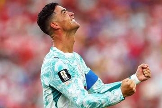 劇的勝利後…ロナウドの行動が「泣ける」　チーム全員での振る舞いに「絶対に優勝してほしい」