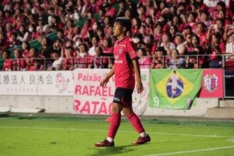 「涙なしでは見れない」大怪我で長期離脱の選手へ…開幕戦で広がった感動の光景「これぞスポーツ」