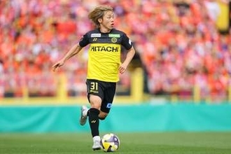 J1→5部に電撃移籍で「マジ？マジ？マジ？！」　恩師と再会へ…25歳DFにファン衝撃「反則級」
