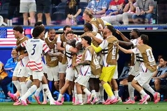 開催国アメリカの初戦会場に現れた豪華著名人　4発快勝スタート…現地スタンドから後押し