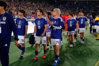超大物俳優2人が客席降臨「サッカー見るんや」　日本代表戦で…SNS騒然「肩幅でかいッ」