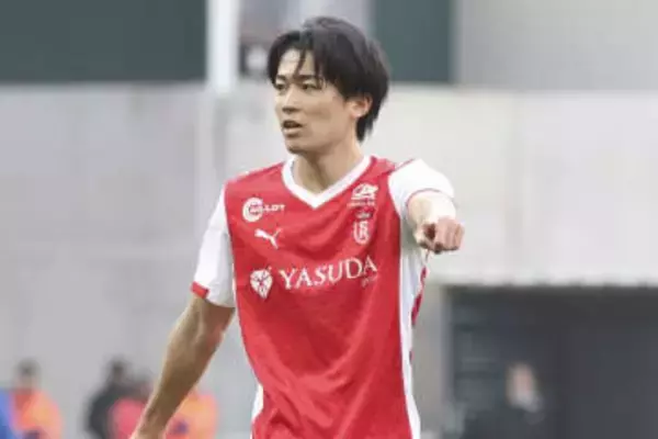 欧州日本人が「まさに別格」　パスカット→ドリブルで…最後は「一撃必殺スルーパス」