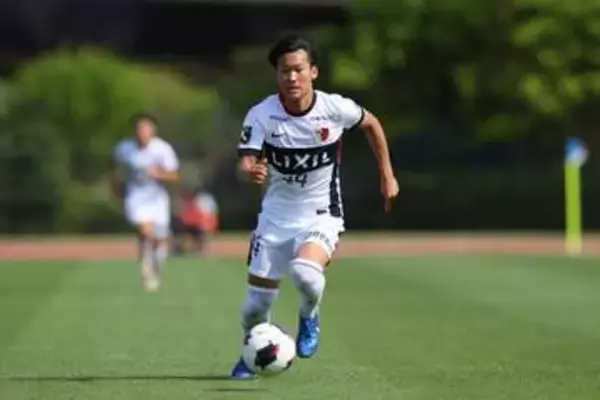 日本人がリバプール相手に衝撃ゴール　逸材FWの一撃…華麗タッチ→”裏街道”の美技連発