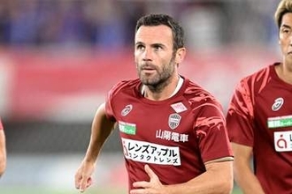 元J大物助っ人の「事実上キャリアは終わり」　選手登録の影響…退団可能性を現地報道